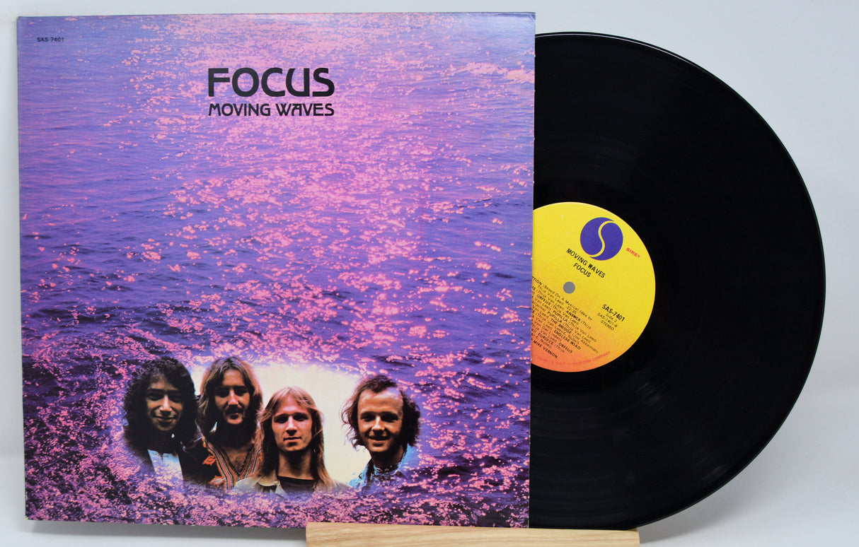 Focus - Moving Waves